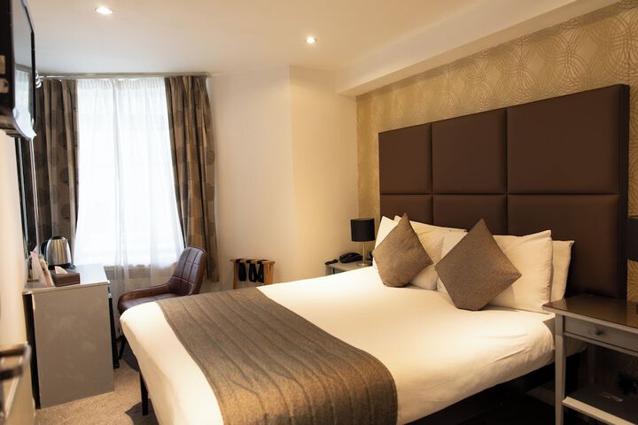 Room 26 of 120