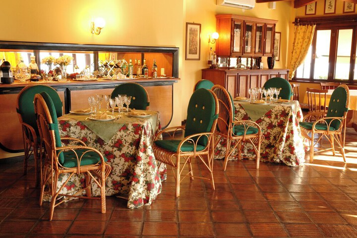 Dining 96 of 127