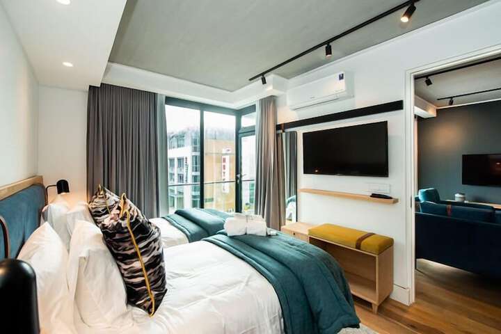 Room 2 of 40