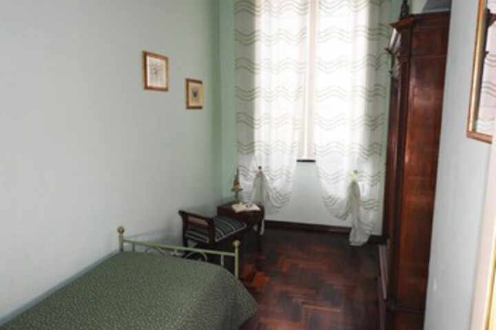 Room 26 of 34