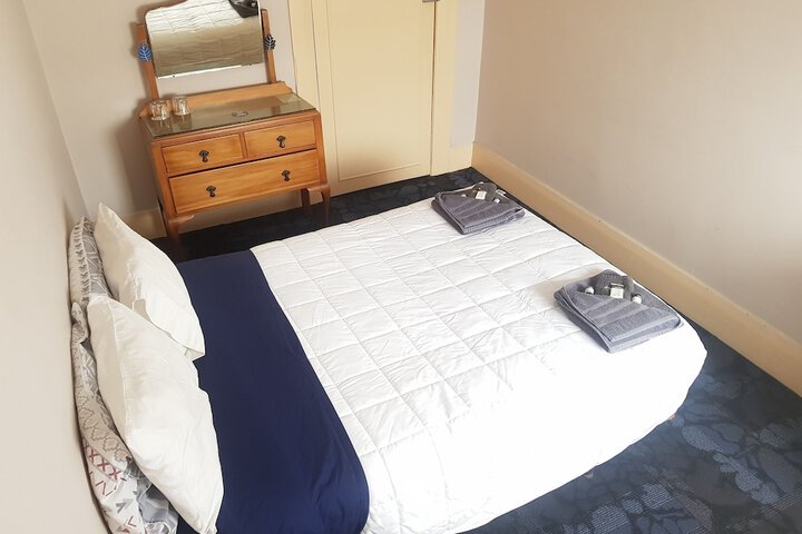 Room 7 of 27