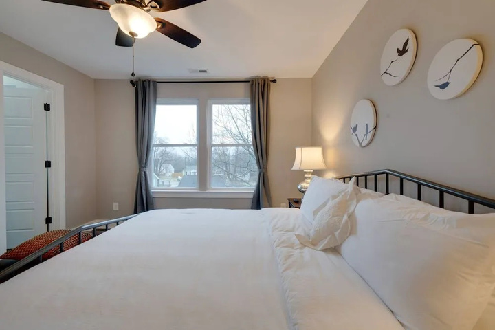 Room 2 of 23