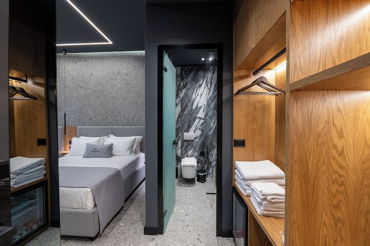 Room 25 of 147