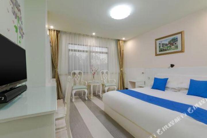 Shanghai Blue House Business Hotel