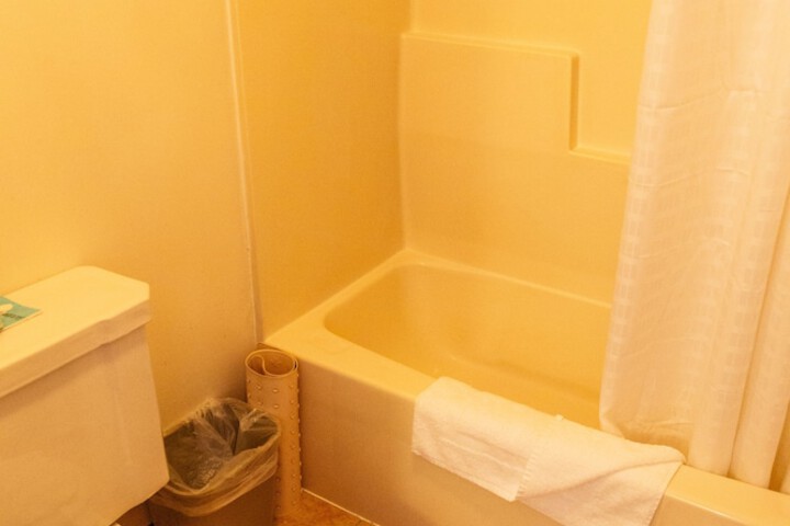 1 Queen Bed (6 of 6)