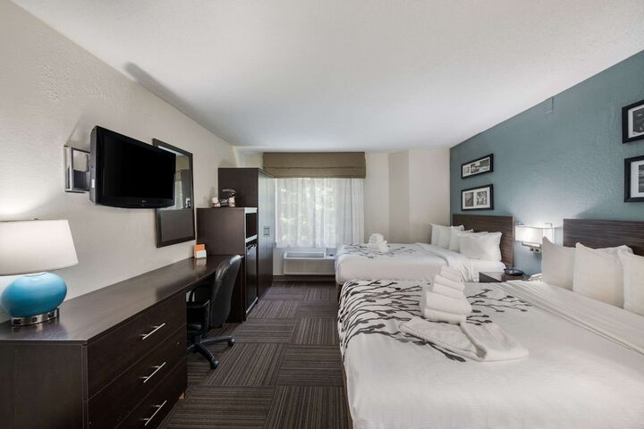 Double Accessible Queen Size Bed (3 of 10)