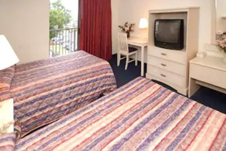 2 Double Beds (4 of 7)