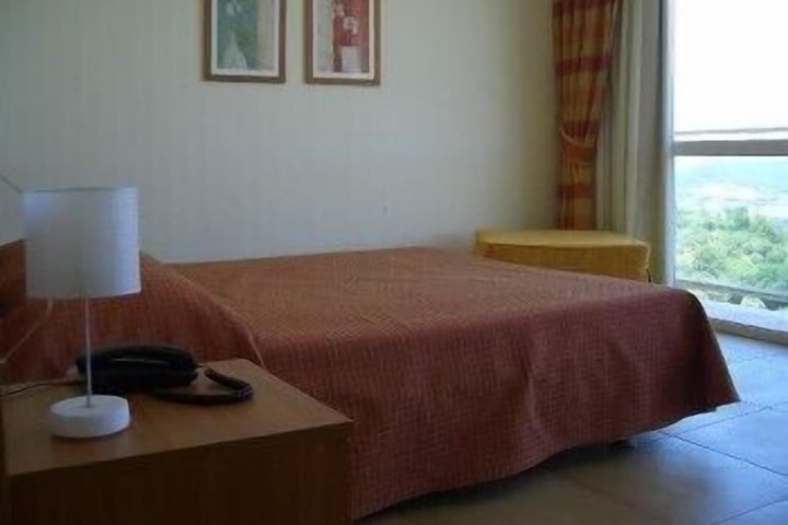 Room 3 of 10
