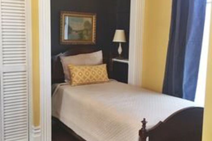 Room 11 of 19