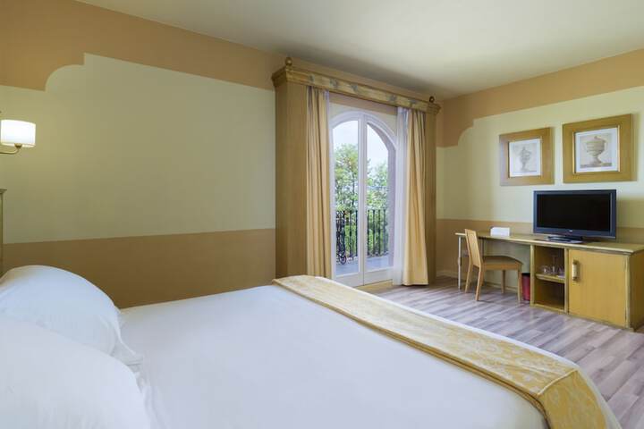 Room 15 of 34