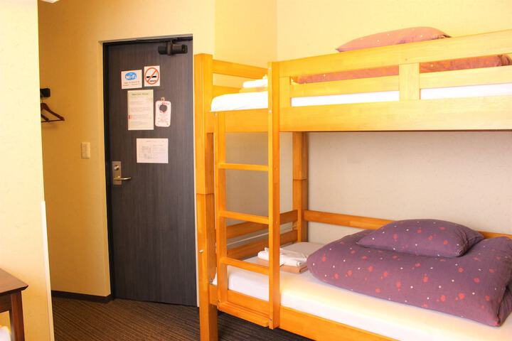 Room 27 of 65