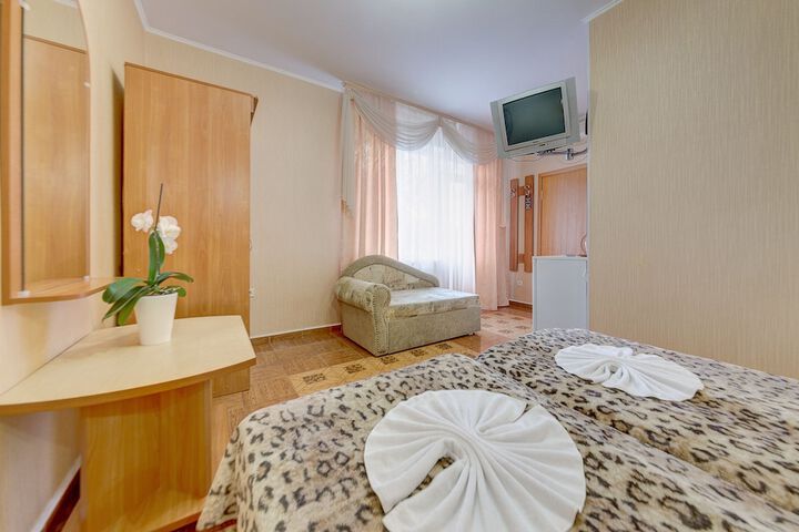 Room 11 of 27