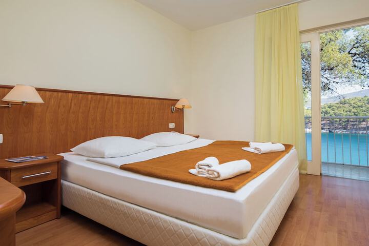 Room 7 of 42