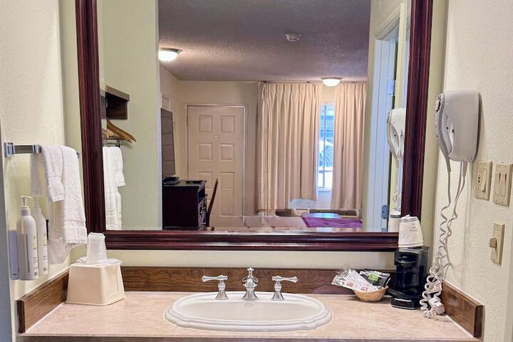 Room 14 of 27