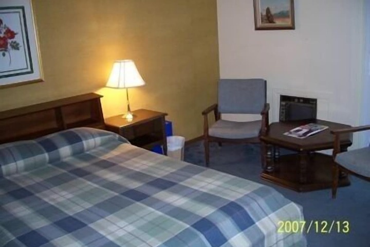 Room 12 of 25