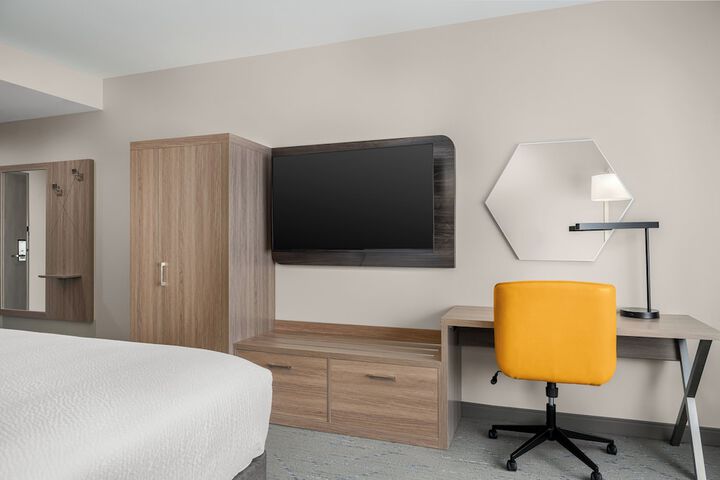 Room 27 of 77