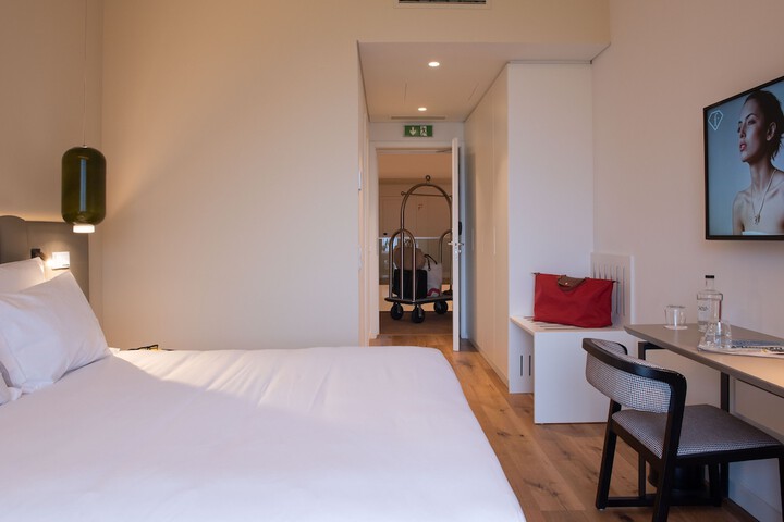 Room 21 of 100