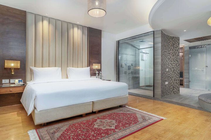 Room 26 of 80