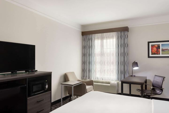 1 King Bed (9 of 12)