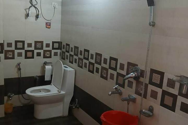 Room 9 of 11
