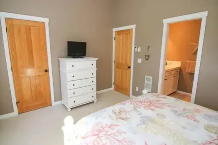 Room 8 of 11