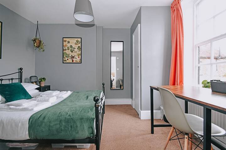 Room 9 of 28