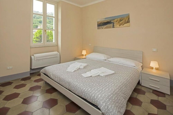 Room 3 of 12