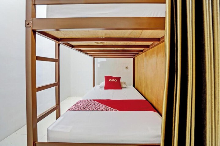 Room 15 of 32