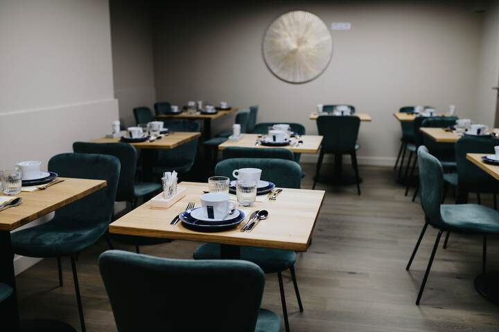 Dining 51 of 57