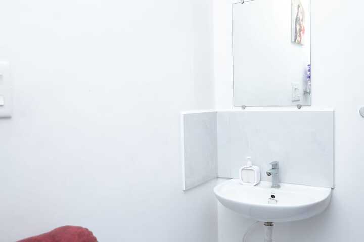 Room 11 of 34
