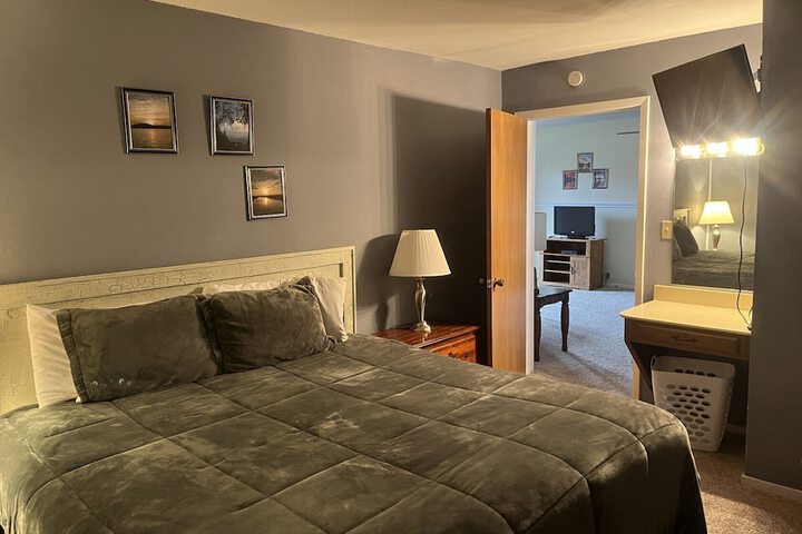 Room 4 of 28
