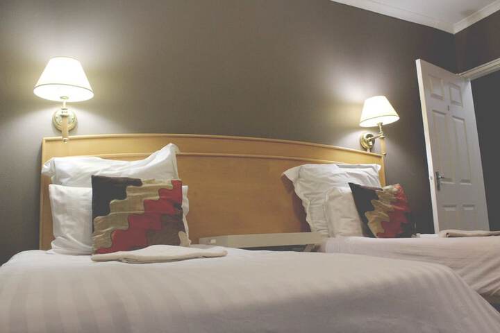 Room 3 of 33
