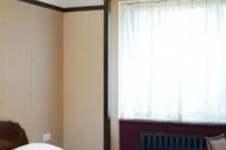 Room 6 of 17
