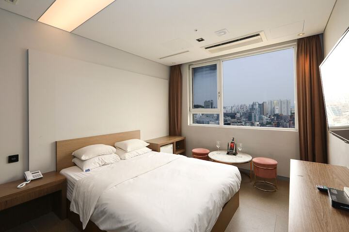 Room 32 of 59