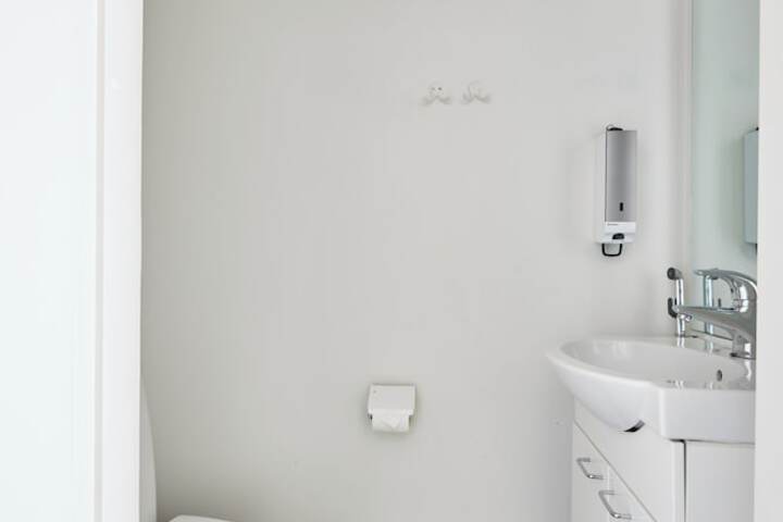 Room 106 of 141