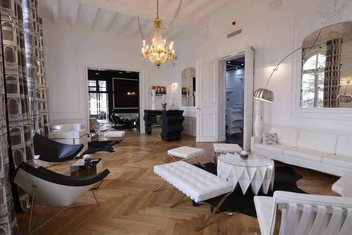 Lounge 94 of 106