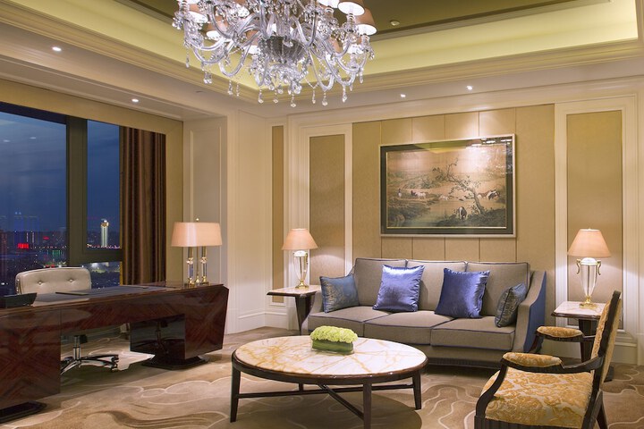 Room 14 of 38