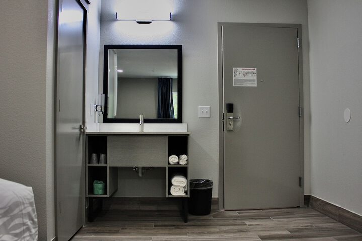 Room 10 of 11