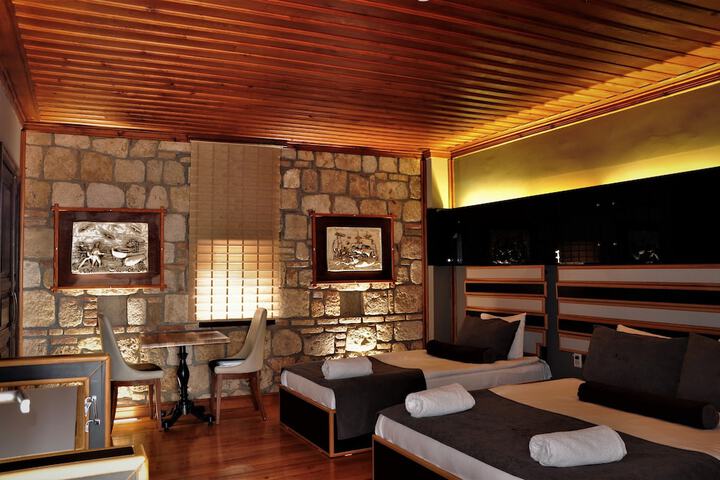 Room 5 of 32