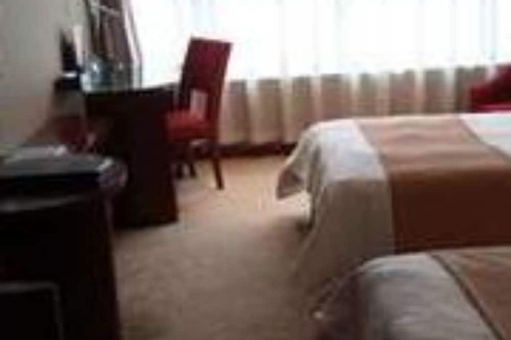 Room 8 of 17