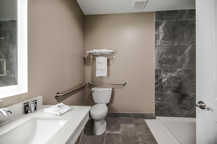 Room 25 of 28