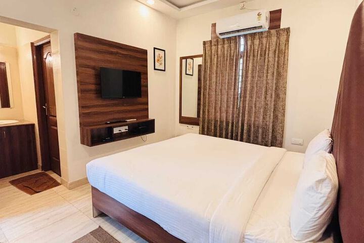 Room 2 of 29