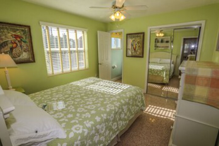 Room 25 of 28