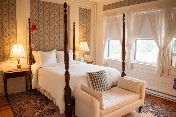 Room 114 of 290