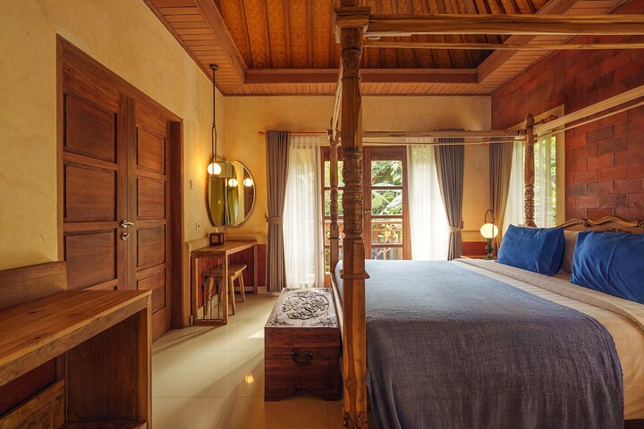 Room 3 of 53