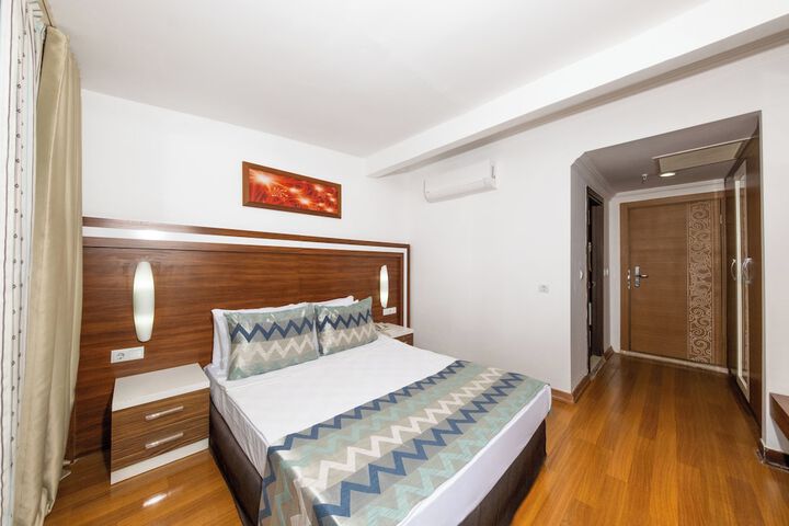 Room 7 of 48