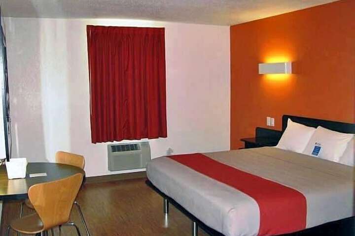 Room 7 of 28