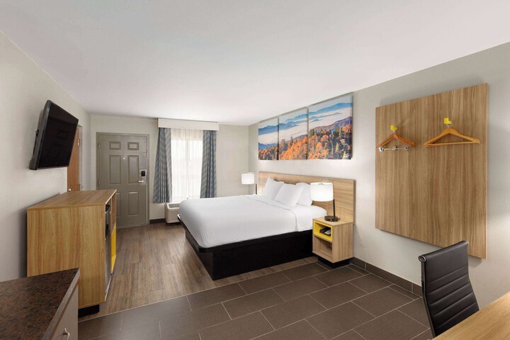 Room 4 of 34