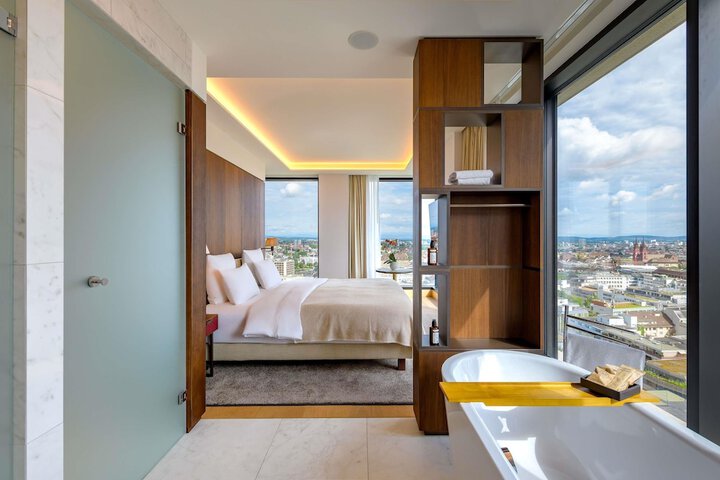 Room 28 of 135