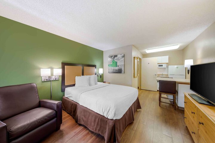 Suite 6 of 30